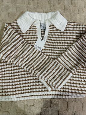 Stitches & Stripes Women’s Cream and Tan V-Neck Stripe Sweater
